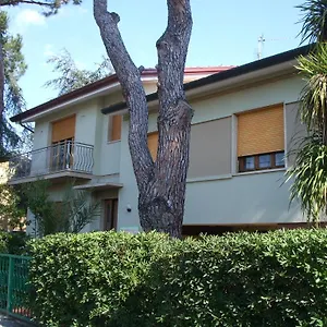 https://la-casa-nei-pini.it-tuscanyhotel.com